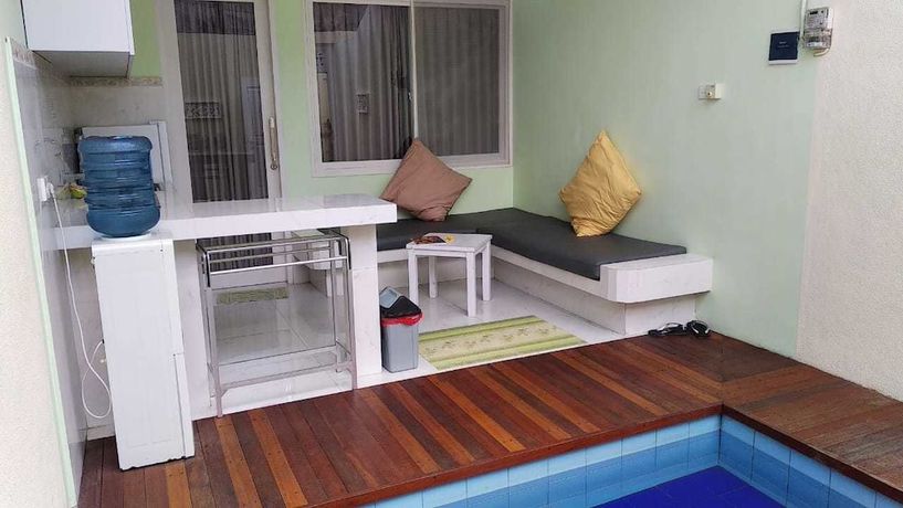 Imagen del bar/restaurante del Hotel Bali Paradise Suites Seminyak. Foto 2
