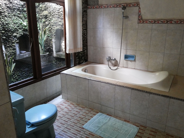 Imagen de la habitación del Hotel Bali Putra Villa. Foto 3
