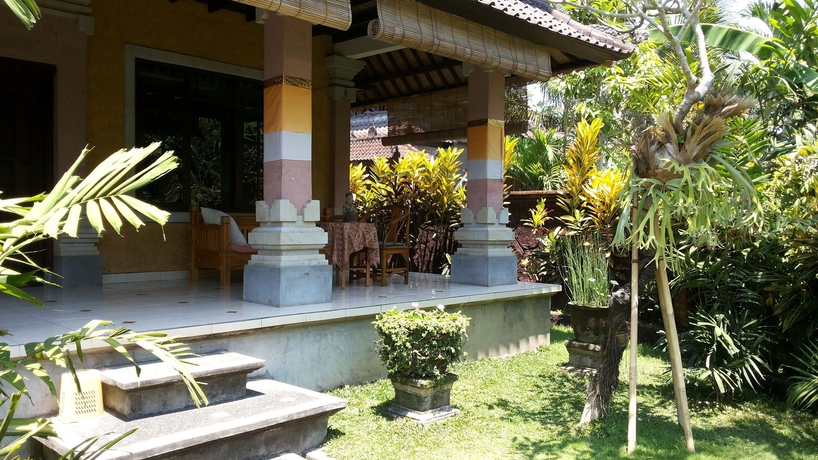 Imagen de los exteriores del Hotel Bali Putra Villa. Foto 12