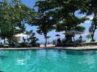 Imagen de la piscina del Hotel Bali Royal Suites. Foto 14