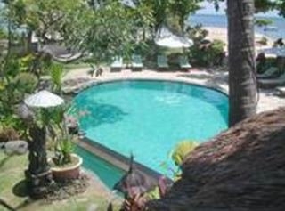 Imagen de la piscina del Hotel Bali Royal Suites. Foto 16