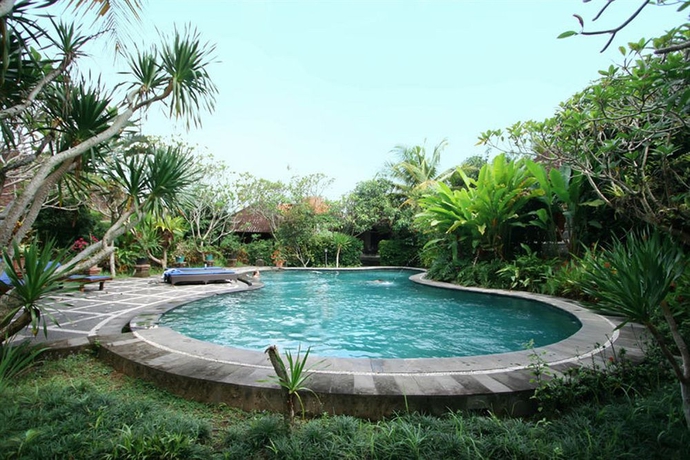 Imagen de la piscina del Hotel Bali Suksma Villa. Foto 5