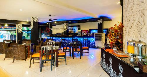 Imagen del bar/restaurante del Hotel Bali Summer. Foto 2