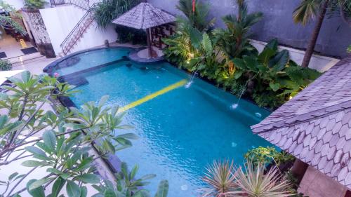 Imagen de la piscina del Hotel Bali Summer. Foto 12
