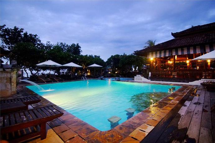 Imagen de la piscina del Hotel Bali Taman Beach Resort and Spa - Lovina. Foto 7