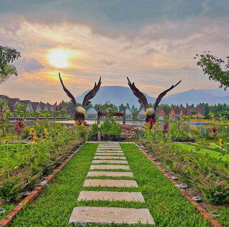 Imagen de los exteriores del Hotel Bali Villa Kampot. Foto 16