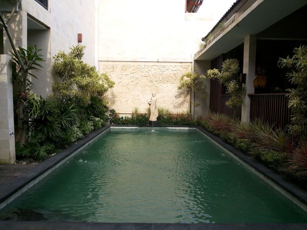 Imagen de la piscina del Hotel Balian Paradise Resort. Foto 11