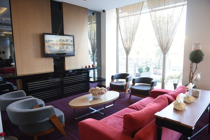 Imagen de los interiores del Hotel Baliktasi City. Foto 16