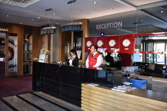 Imagen de los interiores del Hotel Baliktasi City. Foto 17
