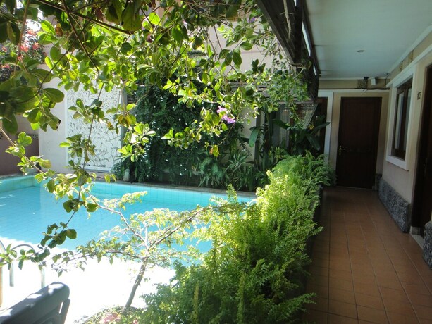 Imagen de la piscina del Hotel Balira Airport. Foto 27