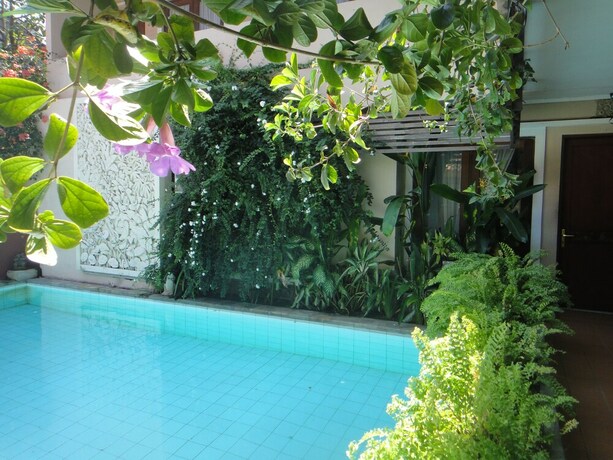 Imagen de la piscina del Hotel Balira Airport. Foto 29