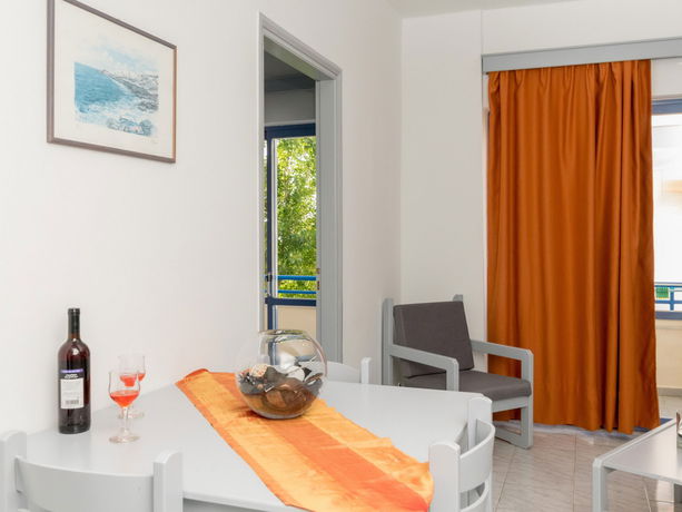 Imagen de la piscina del Hotel Balito. Foto 15