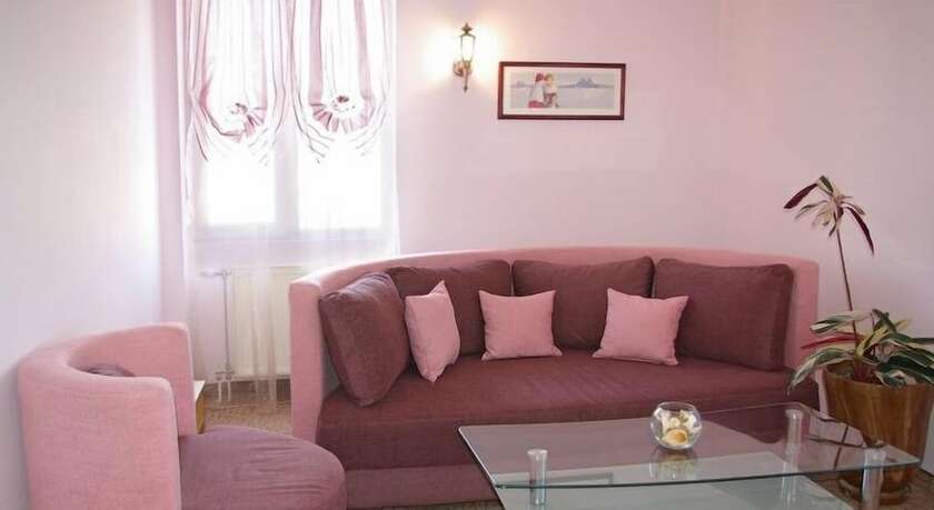 Imagen de la habitación del Hotel Balkan, Gabrovo Ciudad. Foto 3