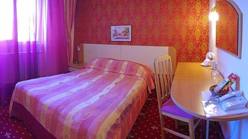 Imagen de la habitación del Hotel Balkan, Gabrovo Ciudad. Foto 16
