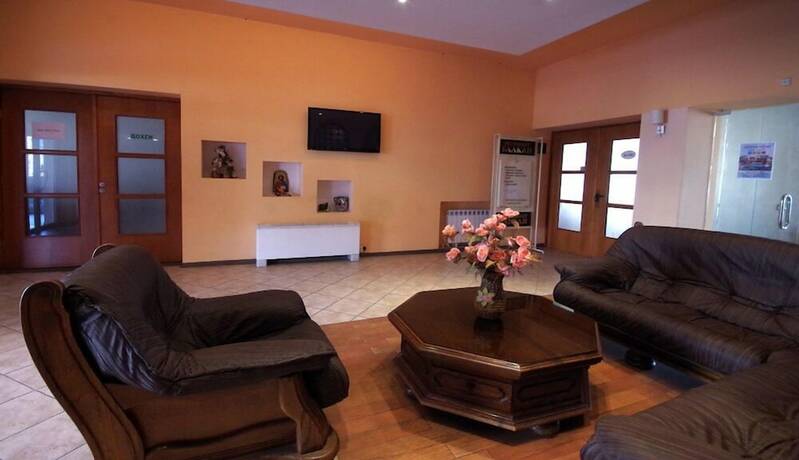 Imagen de los interiores del Hotel Balkan, Gabrovo Ciudad. Foto 19