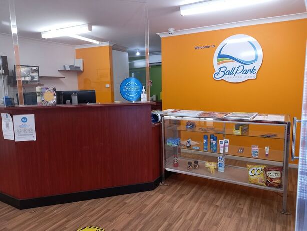 Imagen general del Hotel Ball Park Caravan Park. Foto 14