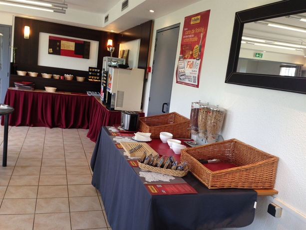 Imagen del bar/restaurante del Hotel Balladins Sarcelles. Foto 3