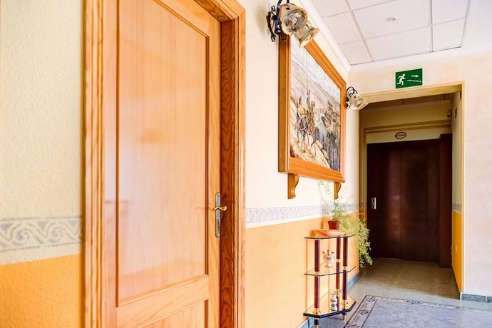 Imagen de los interiores del Hotel Ballestar Bar & Grill. Foto 16