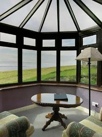 Imagen del bar/restaurante del Hotel Ballinalacken castle country house hotel. Foto 2