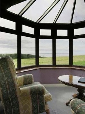 Imagen del bar/restaurante del Hotel Ballinalacken castle country house hotel. Foto 6