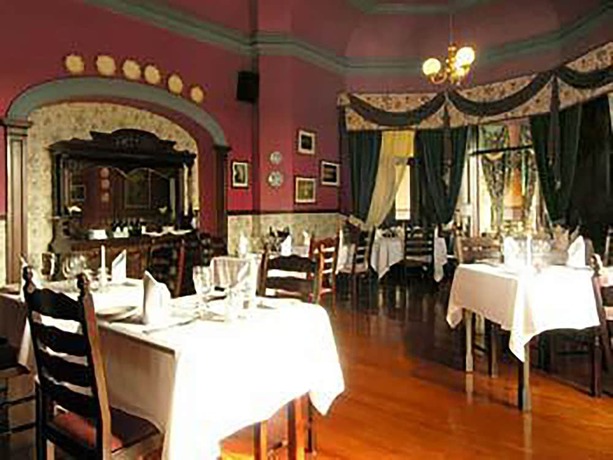 Imagen del bar/restaurante del Hotel Ballinalacken castle country house hotel. Foto 7