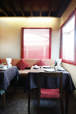 Imagen del bar/restaurante del Hotel Bally Suite Silom. Foto 2