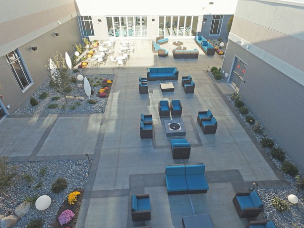 Imagen de los exteriores del Hotel Bally\'s Twin River Lincoln Casino and. Foto 12