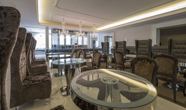 Imagen del bar/restaurante del Hotel Balneari Termes Orion. Foto 3