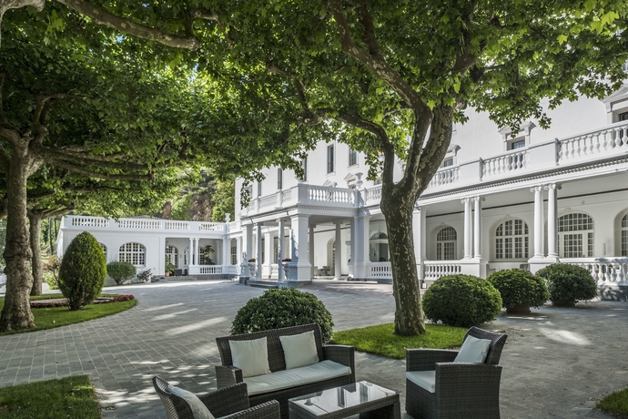 Imagen de los exteriores del Hotel Balneari Termes Orion. Foto 8