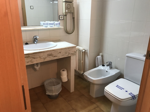 Imagen de la habitación del Hotel Balneari Termes Victòria. Foto 14