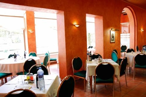 Imagen del bar/restaurante del Hotel Balneari de Vallfogona de Riucorb. Foto 2