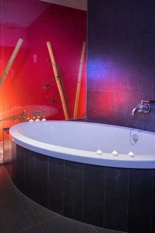 Imagen de la piscina del Hotel Balneario Alhama De Aragon. Foto 19