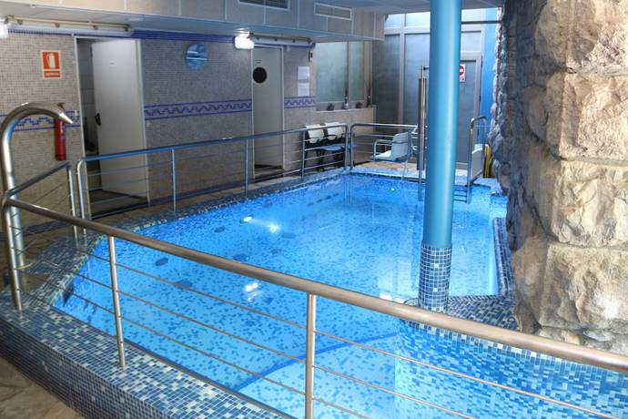 Imagen de la piscina del Hotel Balneario Caldas de Luna. Foto 17