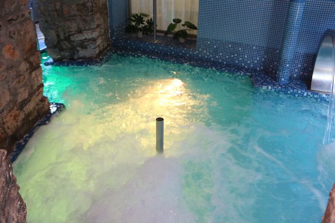 Imagen de la piscina del Hotel Balneario Caldas de Luna. Foto 18