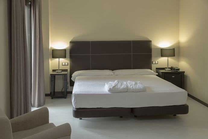 Imagen de la habitación del Hotel Balneario Carlos III. Foto 7