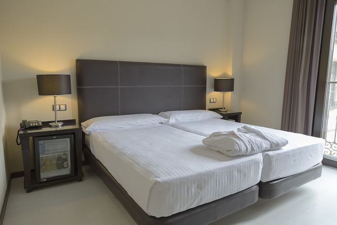 Imagen de la habitación del Hotel Balneario Carlos III. Foto 10