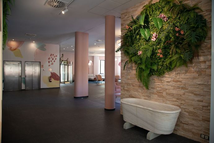 Imagen de los interiores del Hotel Balneario Carlos III. Foto 16