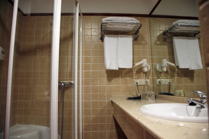 Imagen de la habitación del Hotel Balneario Cervantes. Foto 12