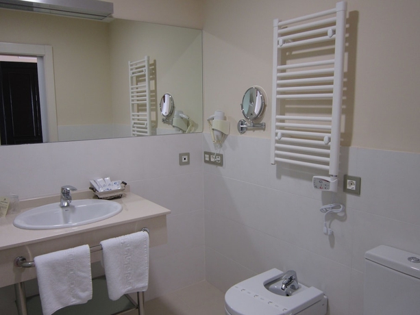 Imagen de la habitación del Hotel Balneario Cervantes. Foto 14