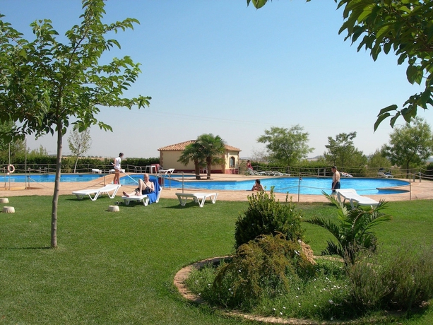 Imagen de la piscina del Hotel Balneario Cervantes. Foto 18