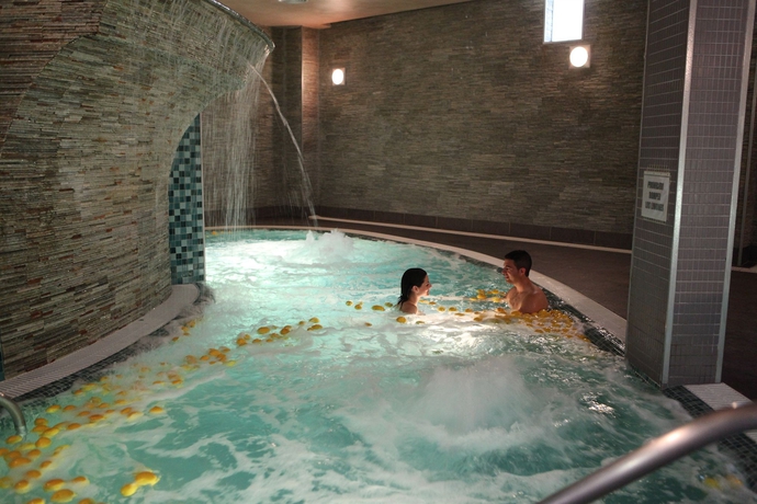 Imagen de la piscina del Hotel Balneario De Archena - León. Foto 13
