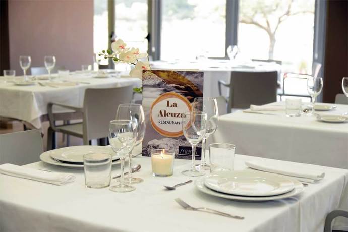 Imagen del bar/restaurante del Hotel Balneario De Ariño. Foto 4
