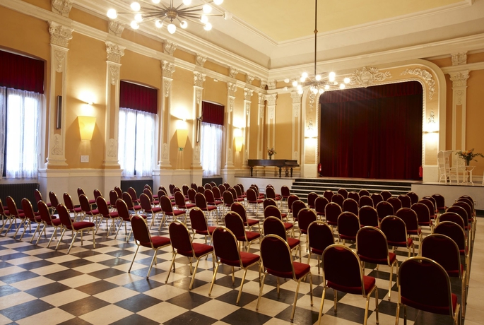 Imagen de los interiores del Hotel Balneario De Cestona. Foto 12