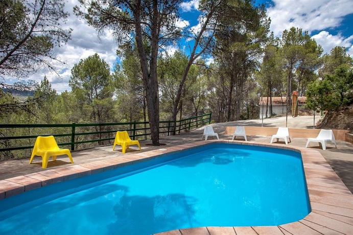 Imagen de la piscina del Hotel Balneario De Cofrentes. Foto 11