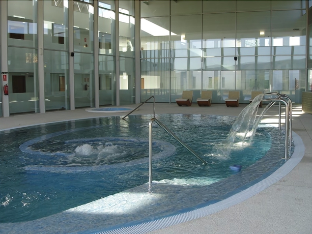 Imagen de la piscina del Hotel Balneario De Gravalos. Foto 14