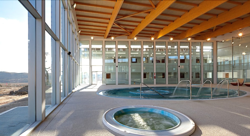 Imagen de la piscina del Hotel Balneario De Gravalos. Foto 15