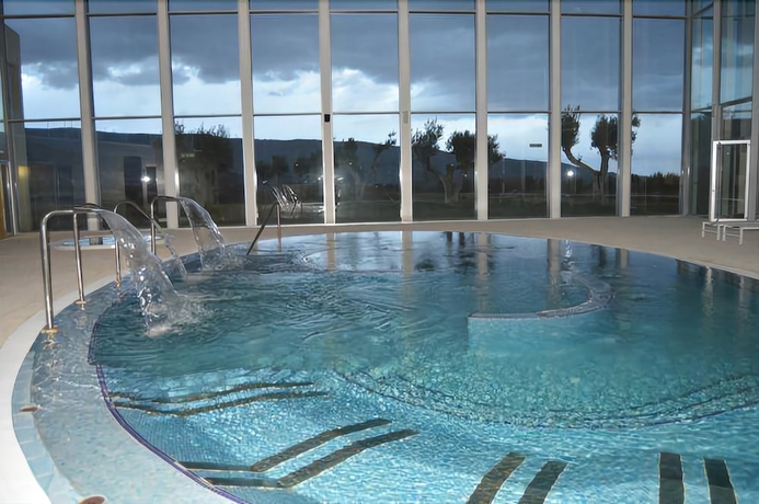 Imagen de la piscina del Hotel Balneario De Gravalos. Foto 19