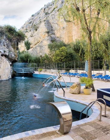 Imagen de la piscina del Hotel Balneario De La Virgen. Foto 12