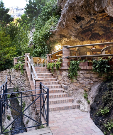 Imagen de los exteriores del Hotel Balneario De La Virgen. Foto 9