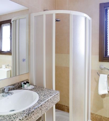 Imagen de la habitación del Hotel Balneario De La Virgen. Foto 7